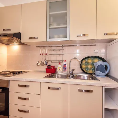 4 Apartment *