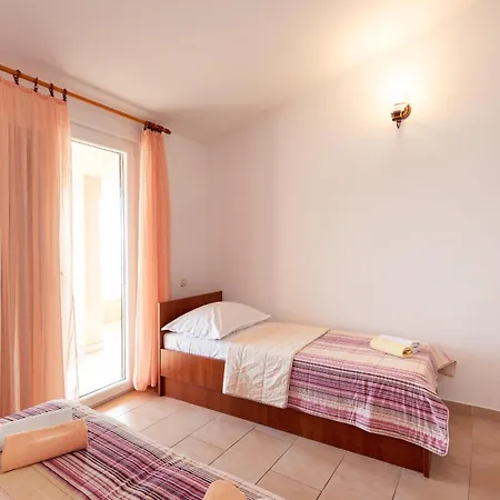 Appartement 4 *