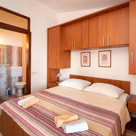 Apartment 4 *