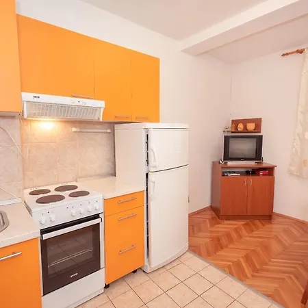 Appartement 4 *