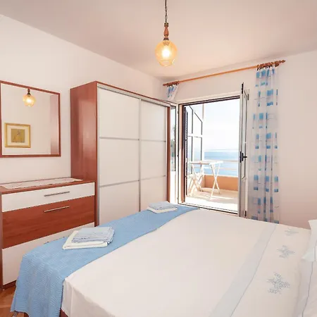 4 Apartment *