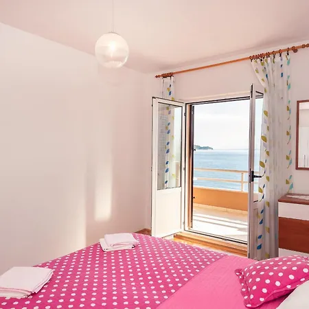 Apartment 4 *