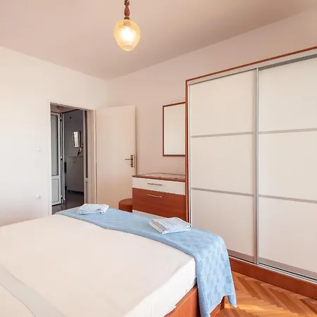4 Apartment *