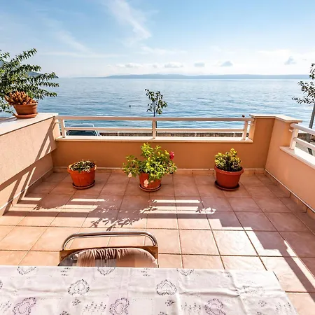 Apartment 4 *