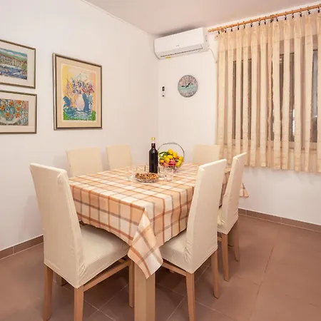 Apartment 4 Podgora